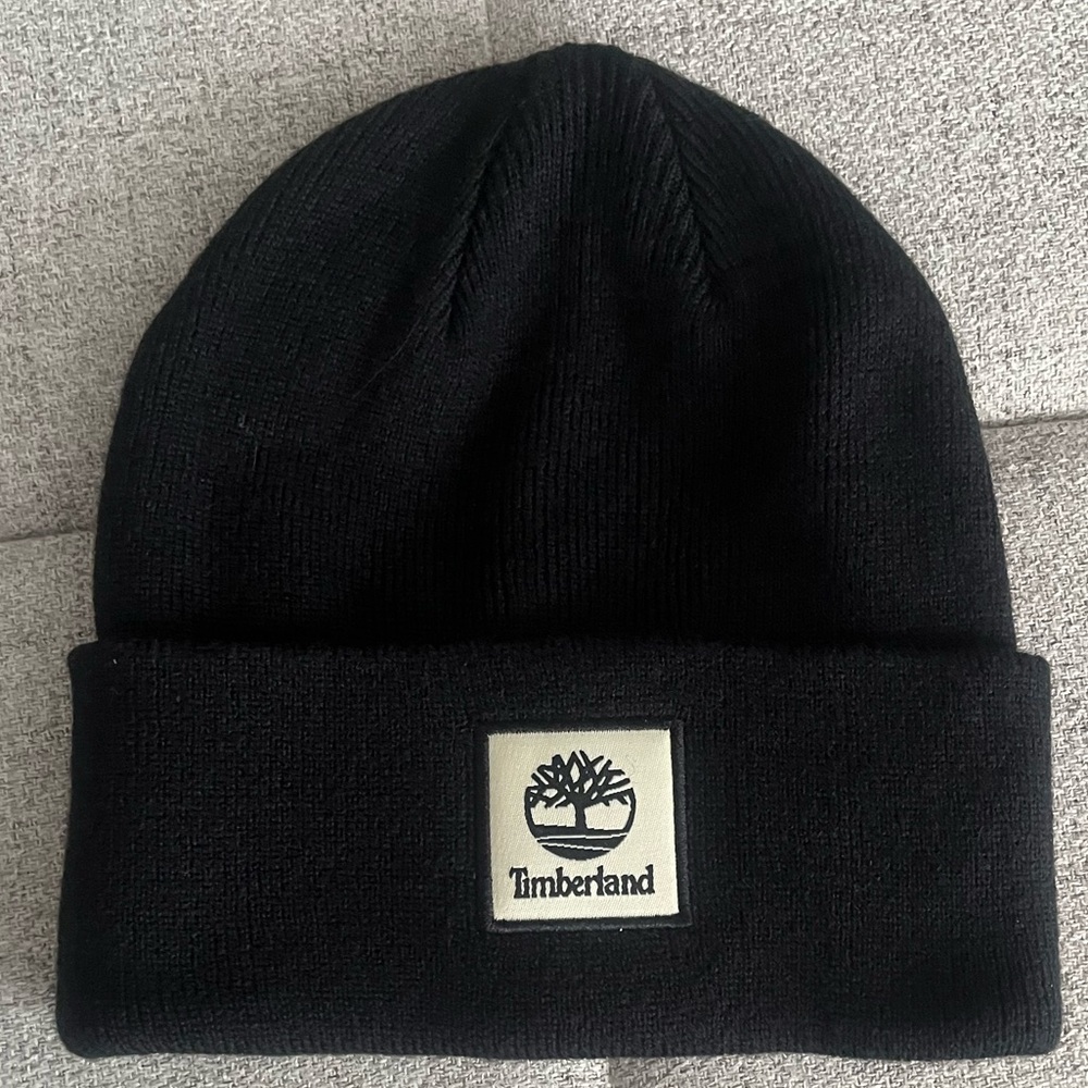 Timberland | Women’s logo patch cuffed winter beanie. NWOT